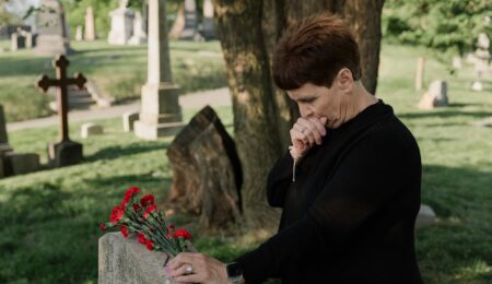 Nowe zasady przyznawania renty wdowiej dyskryminują ludzi żyjących bez ślubu