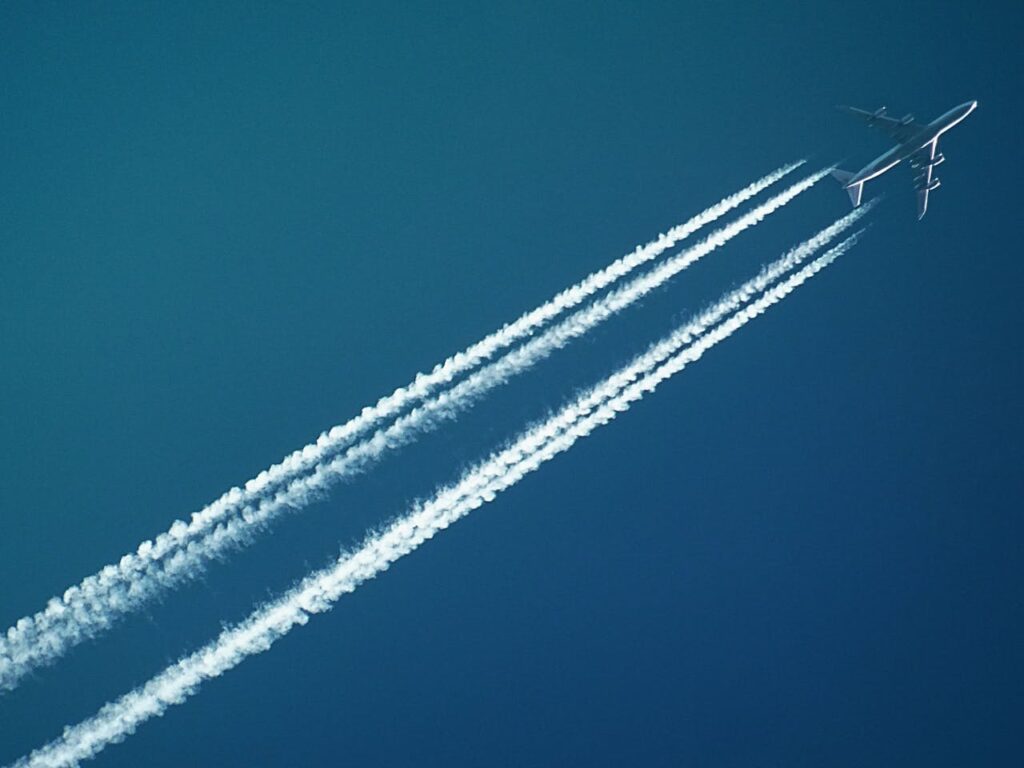 Alarm bombowy na pokładzie samolotu Ryanair. Czy pasażerom przysługuje odszkodowanie?