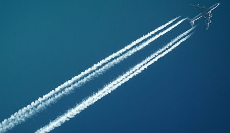 Alarm bombowy na pokładzie samolotu Ryanair. Czy pasażerom przysługuje odszkodowanie?
