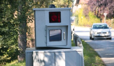 Mandat z fotoradaru może przyjść, nawet jeżeli jechałeś przepisowo