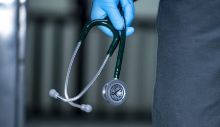 Polskie kobiety i mężczyźni boją się badań profilaktycznych jak ognia