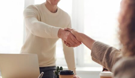 Umowy śmieciowe powinny zostać zlikwidowane, ale w budżetówce