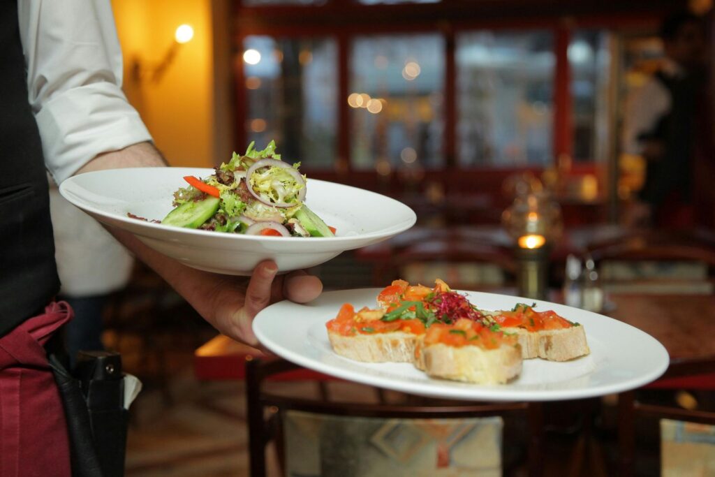 Polscy restauratorzy wyjadają swoim klientom frytki. Szokujący raport UOKiK-u