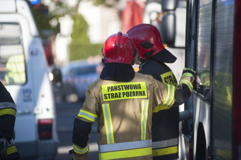 Kierowcy parkują na drogach pożarowych i nie wiedzą, że mogą przyczynić się do tragedii