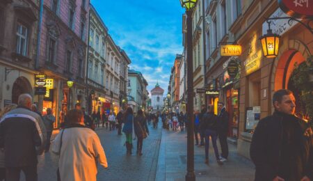 Nocna prohibicja okazała się fikcją, w „trzeźwym” Krakowie tylko przybyło interwencji straży miejskiej