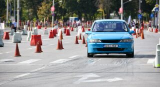 Jazda samochodem tylko dla bogatych. Od cen kursów prawa jazdy boli głowa