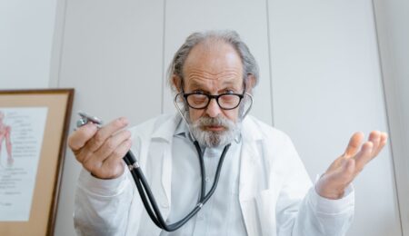 Brzoska chce uwolnić teleporady. Lekarze znów mogą masowo zacząć leczyć zdalnie