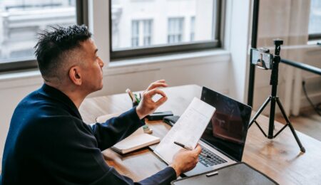 Był bon na laptopa dla nauczycieli. Nadszedł czas na bon na smartfona