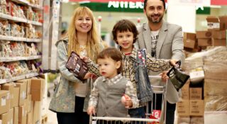 Kiedyś ludzie walczyli z marketami. Teraz wciaż walczą, ale o to, aby powstawały