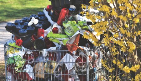 Może ktoś w końcu pomoże obywatelom ponosić koszty usuwania śmieci